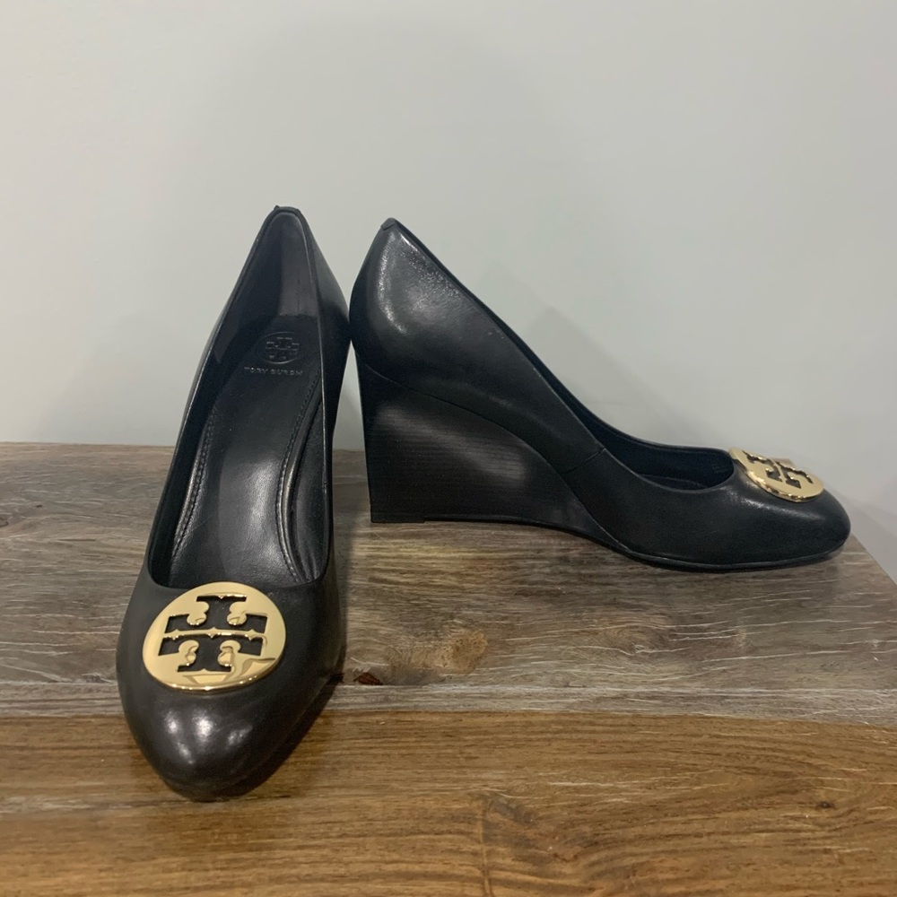 Tory Burch Chelsea Logo Medallion Wedge Heel